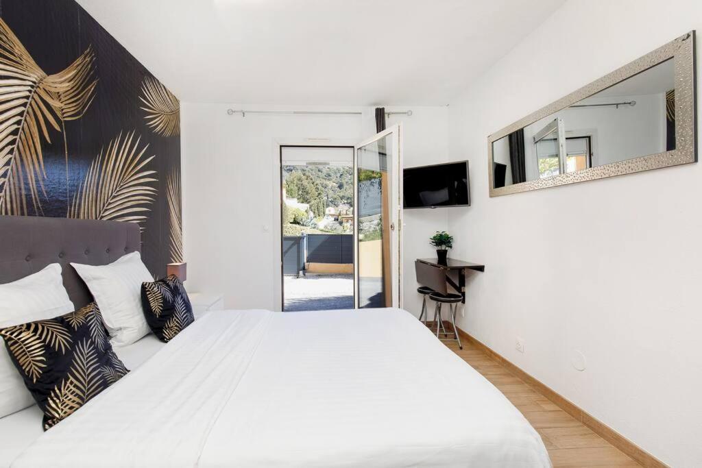 Studio Au Calme, Avec Terrasse Et Parking A Eze Village المظهر الخارجي الصورة
