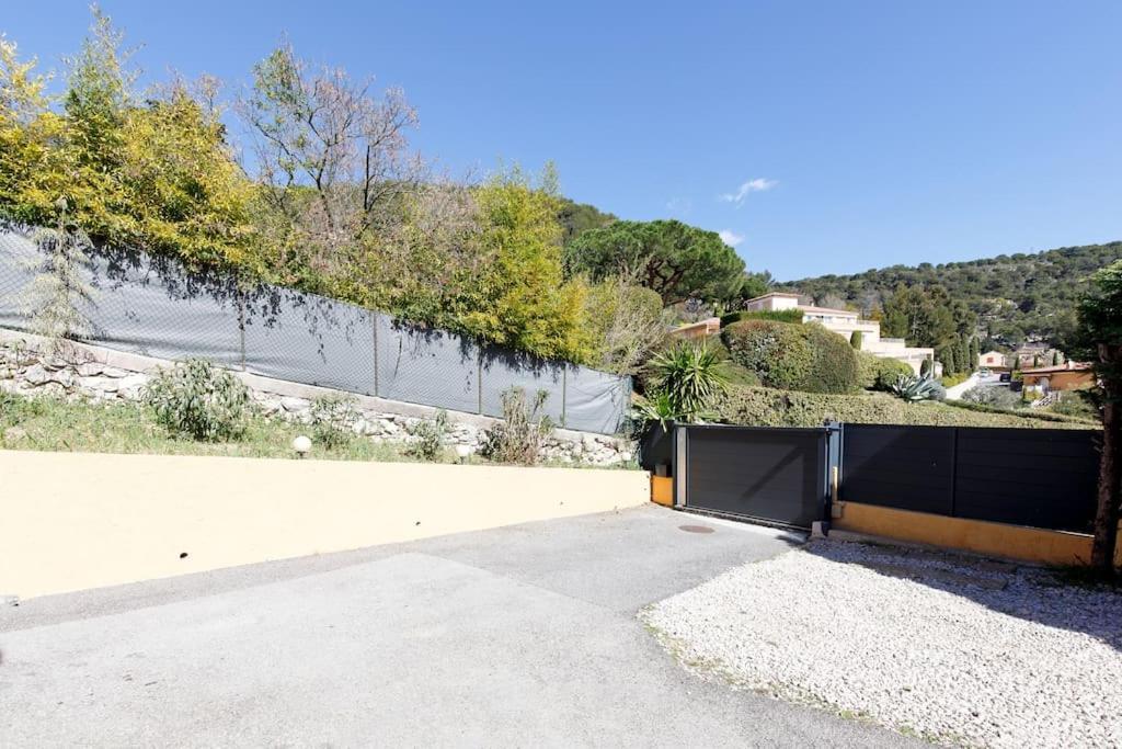 Studio Au Calme, Avec Terrasse Et Parking A Eze Village المظهر الخارجي الصورة